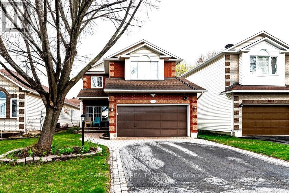 Property Photo:  125 Stoneway Drive  ON K2G 6P6 
