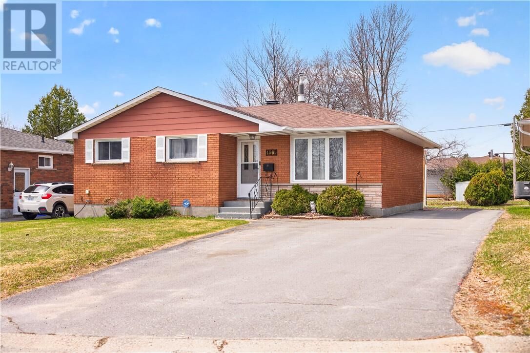 Property Photo:  1561 Agincourt Avenue  ON P3A 3J8 