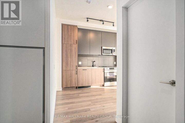Property Photo:  10 James Street Uph 11  ON K2P 1Y5 