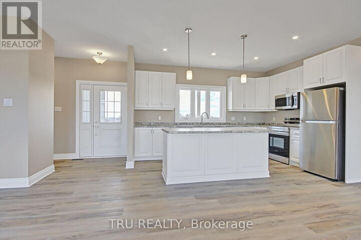 Property Photo:  3654 Twin Elms Road Unit A  ON K0A 2Z0 