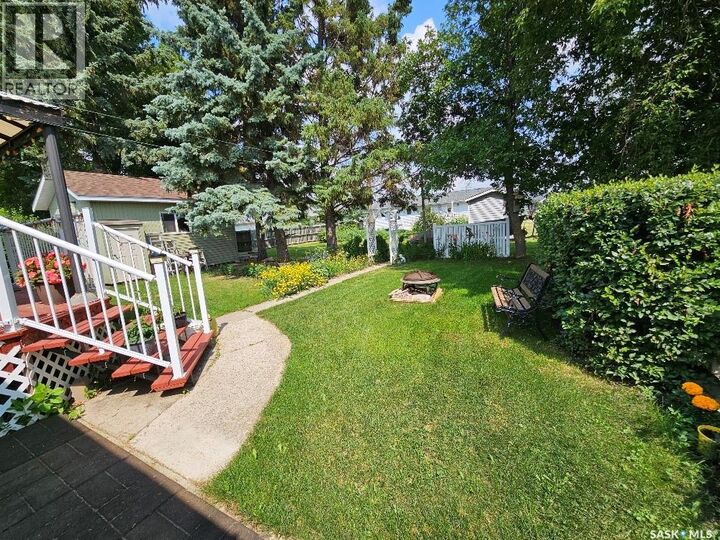 Property Photo:  617 Hill Avenue  SK S0G 5A0 