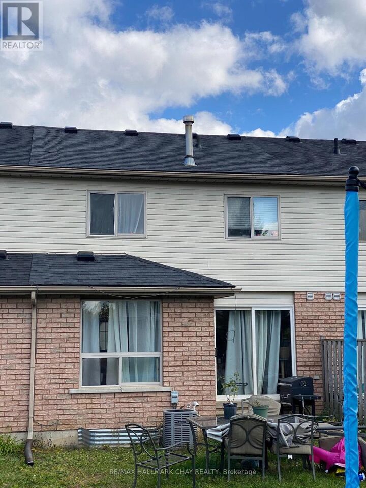 Property Photo:  141 Black Cherry Crescent  ON L4N 9L1 