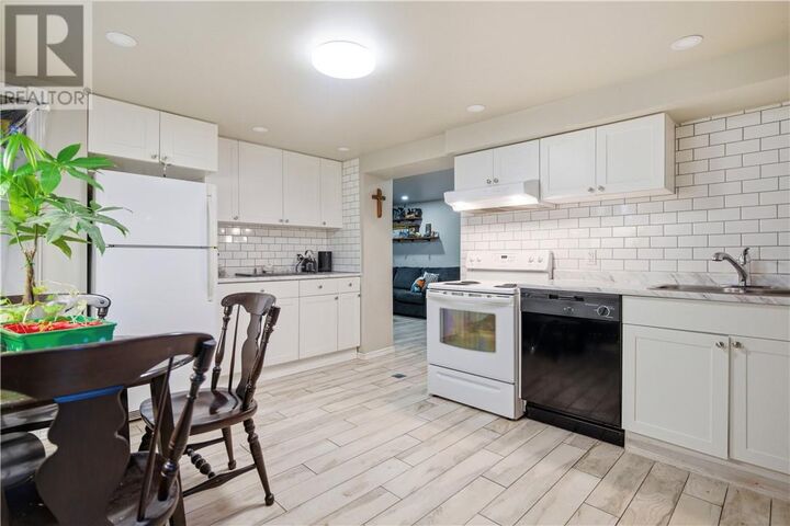 Property Photo:  16 Clemow Avenue  ON P3C 3H1 
