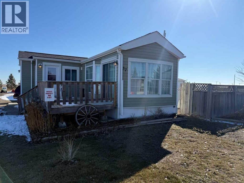 Property Photo:  36 Roseglen Drive  AB T0J 2W0 