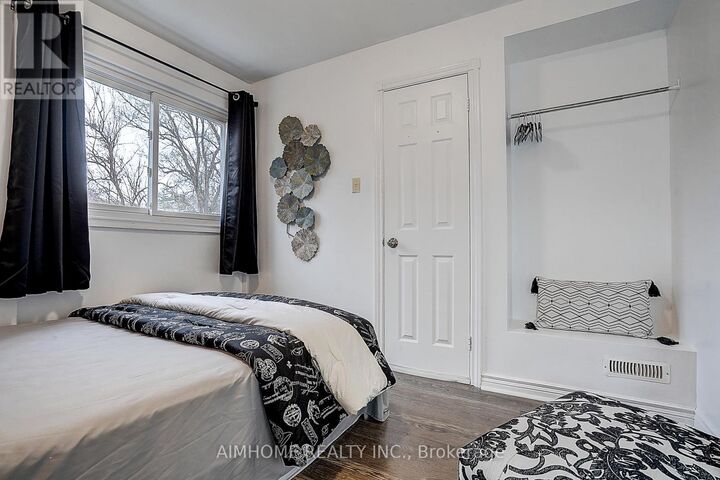 Property Photo:  212 Milan Street Unit 2  ON M5A 3Z6 