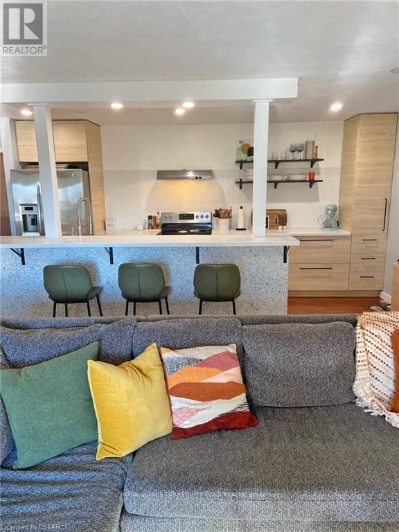 Property Photo:  2230 Trafalgar Street 325  ON N5V 4J9 