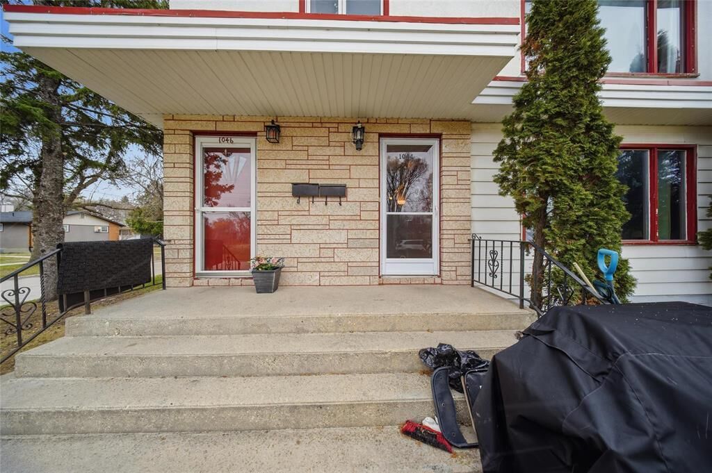 Property Photo: 1044 Manhattan Avenue MB R2L 1C2