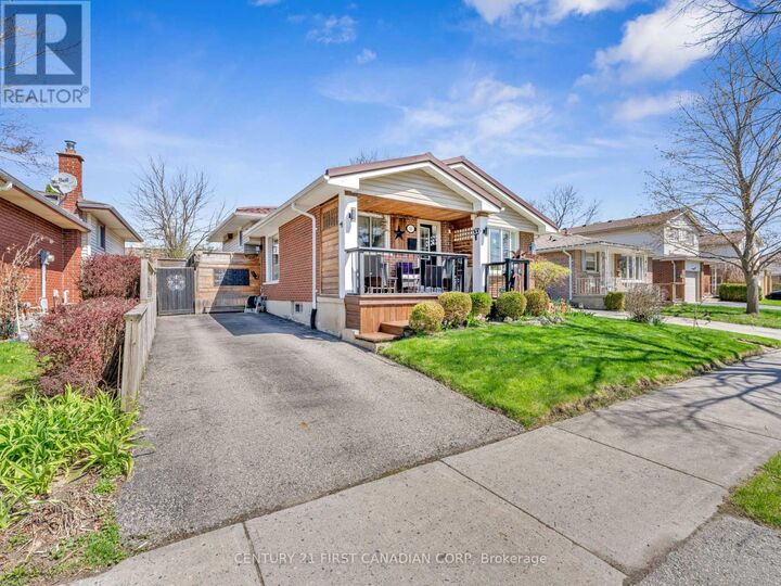 Property Photo: 14 Alayne Crescent ON N6E 2A3