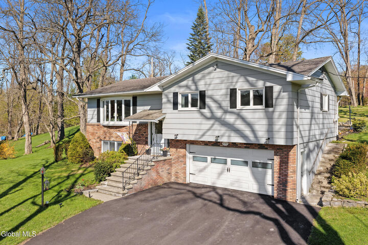 Property Photo:  133 Hilgert Parkway  NY 12157 