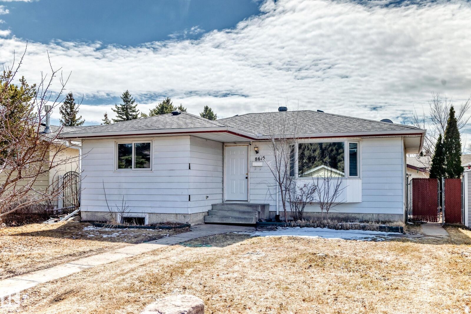 Property Photo:  8615 42A Avenue NW  AB T6K 1E6 