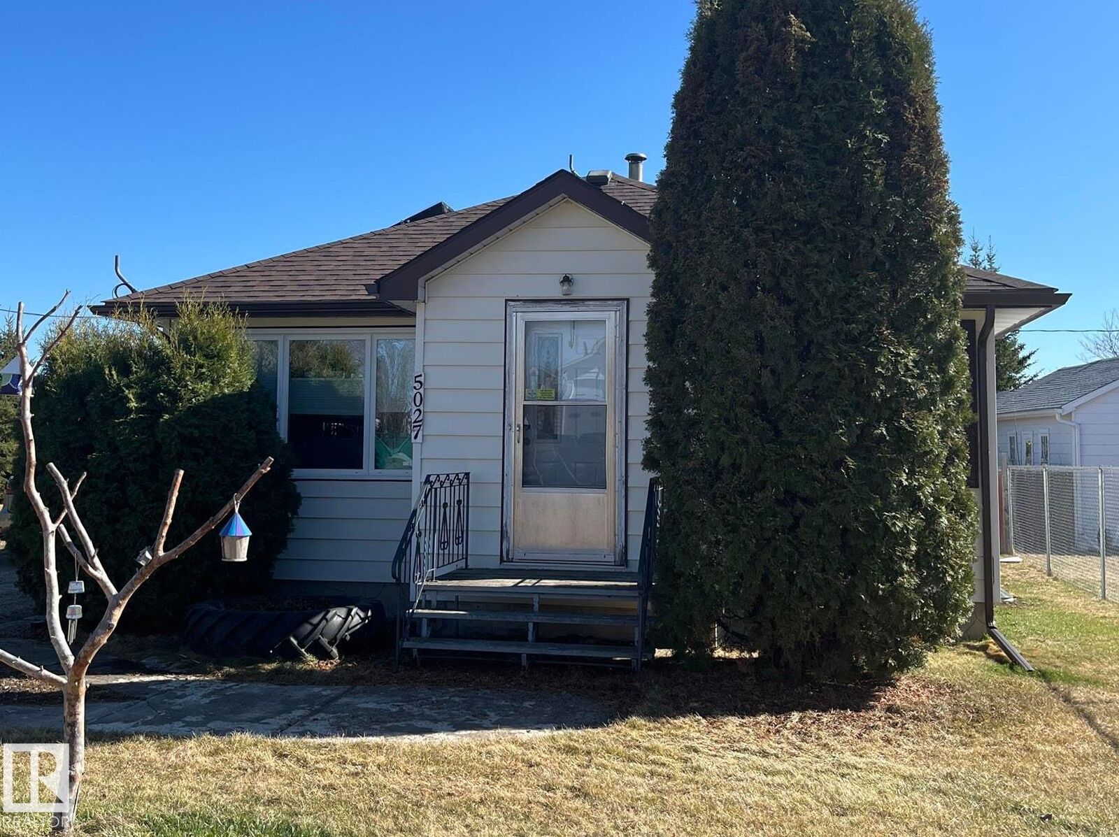 Property Photo:  5027 49 Ave  AB T0A 3L0 