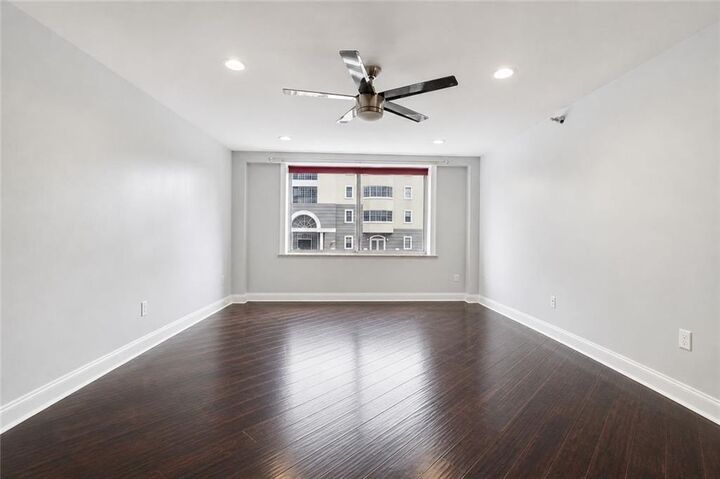 Property Photo:  
