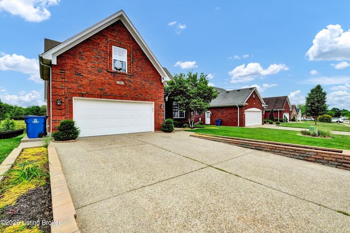 Property Photo:  7911 Windgate Dr  KY 40291 