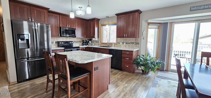 Property Photo:  1208 19th Street SE  ND 58554 