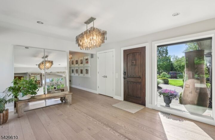 Property Photo:  15 Laurie Ct  NJ 07076 