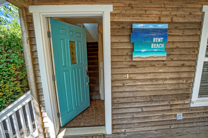 Property Photo: 265 Bunchberry Way OR 97341