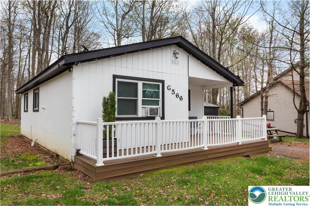 Property Photo:  7483 Cottage Lane  PA 18466 