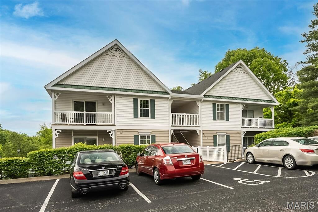 Property Photo:  1112 Arbor Creek Drive 2D  MO 63122 