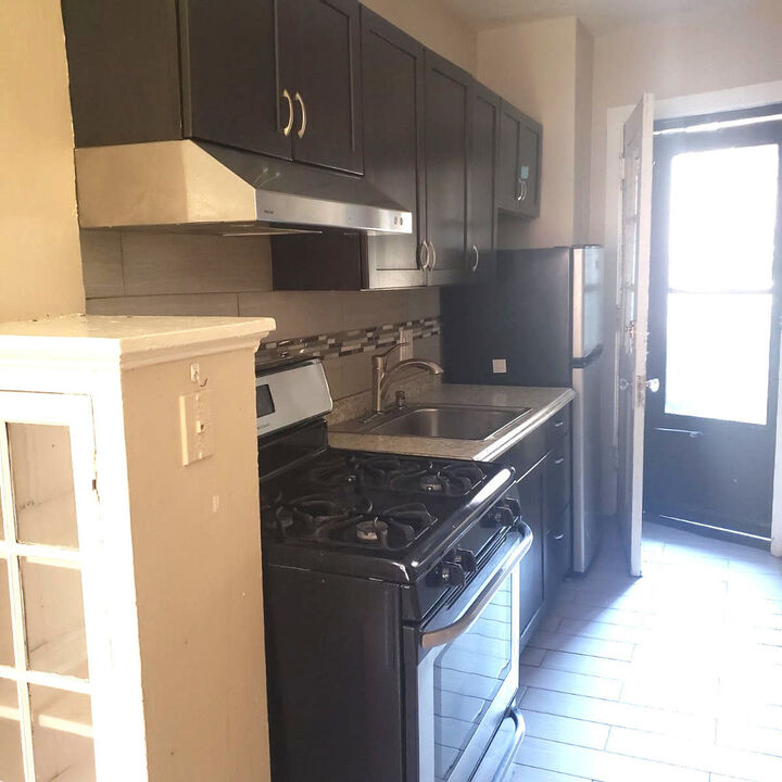 Property Photo:  