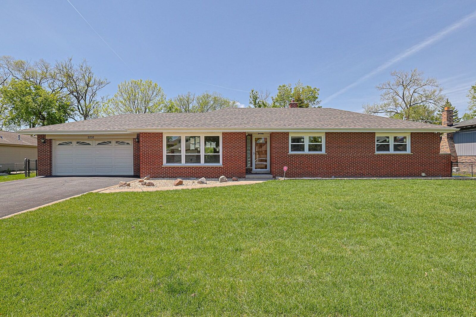 Property Photo:  2232 Sprucewood Avenue  IL 60018 