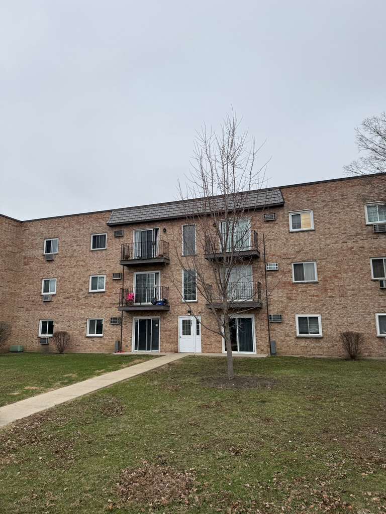 Property Photo:  161 W Elk Trail 262  IL 60188 