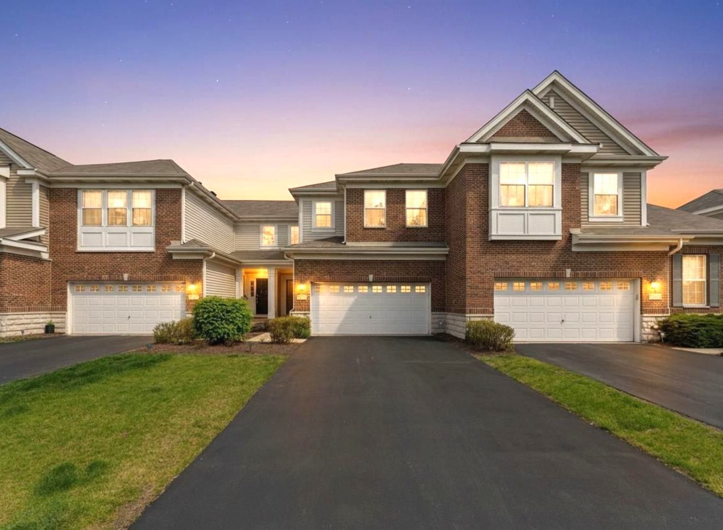 Property Photo:  2715 Blakely Lane  IL 60540 