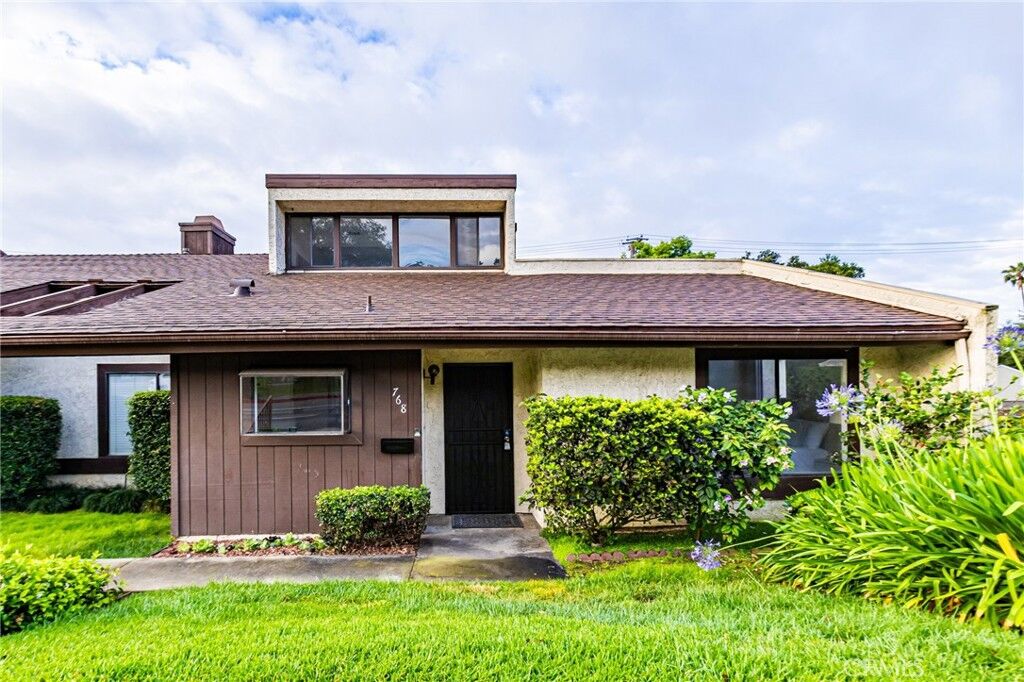 Property Photo:  768 W Foothill  CA 91016 
