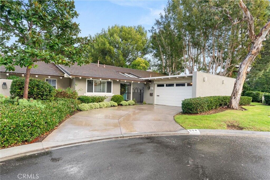 Property Photo:  554 Glorieta  CA 92660 