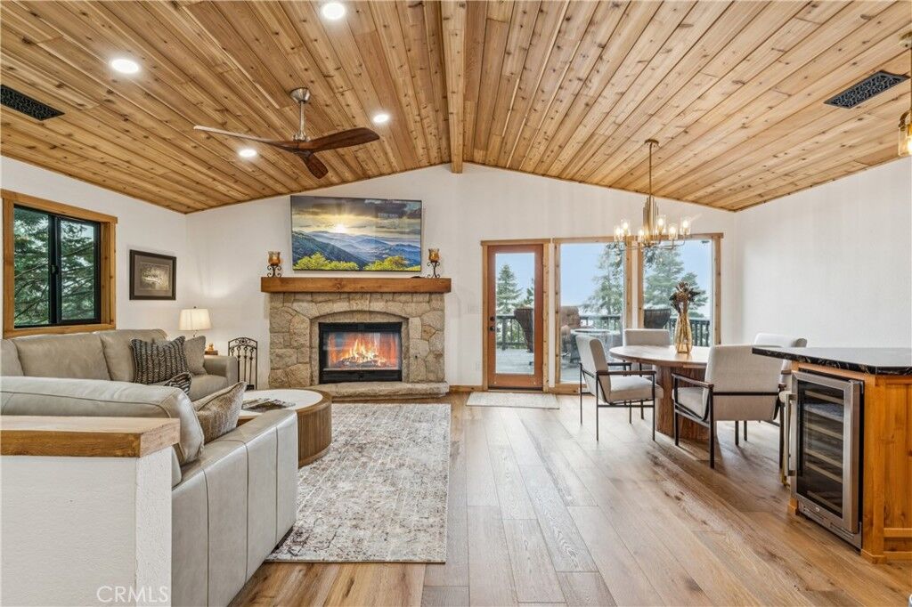 Property Photo:  590 Arrowhead Villa  CA 92352 