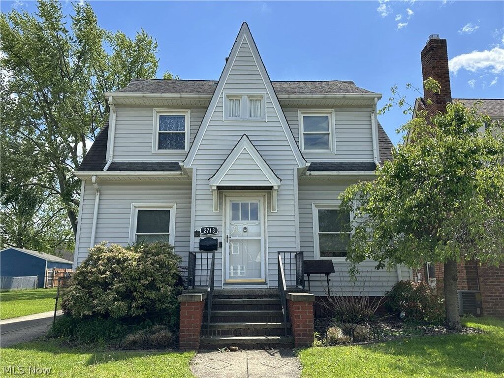 Property Photo:  2713 Brookview Boulevard  OH 44134 