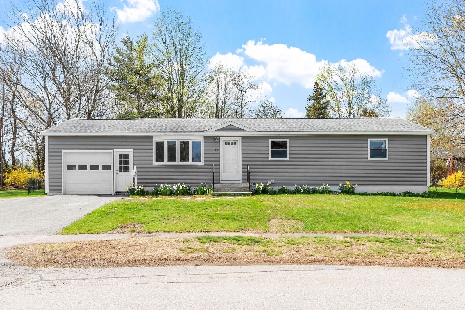 Property Photo:  74 Suzanne Drive  NH 03801 