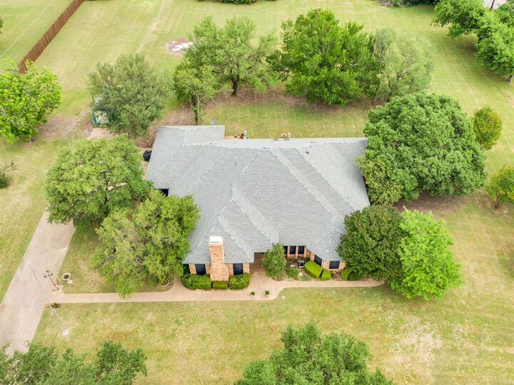Property Photo:  750 Allen Lane  TX 76065 