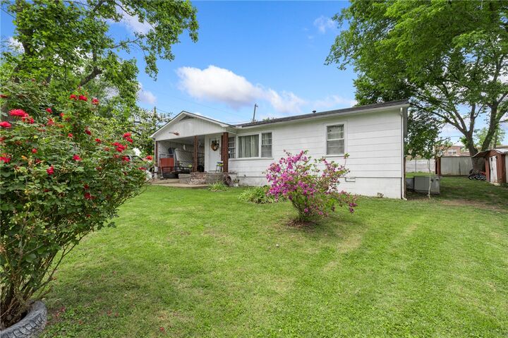 Property Photo:  505 W Sherman Avenue  AR 72601 