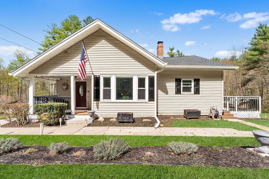 Property Photo:  230 Southbridge Rd  MA 01507 