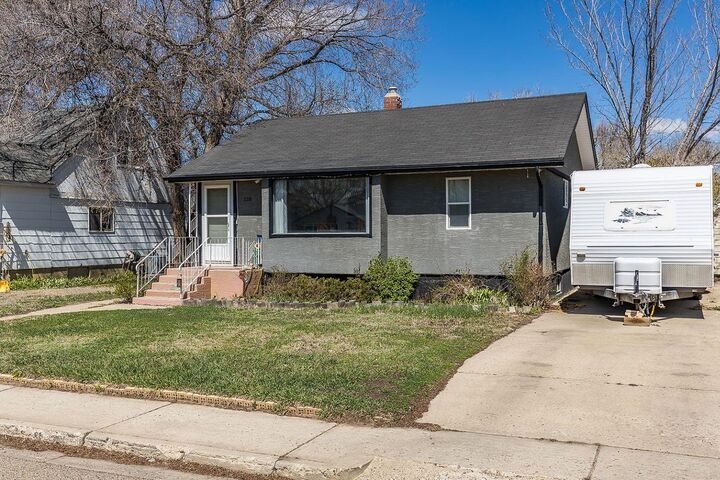 Property Photo:  228 11 Street SW  AB T1A 4S4 
