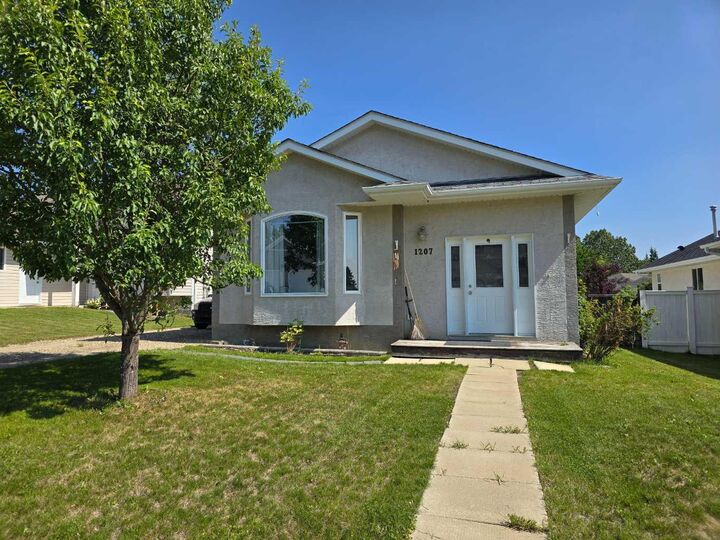 1207 61 Street — photo 1