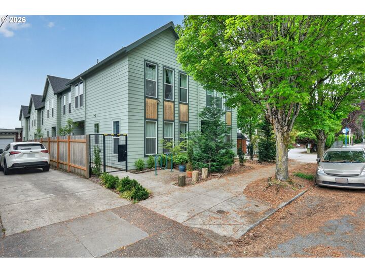 Property Photo:  5322 SE Milwaukie Ave  OR 97202 