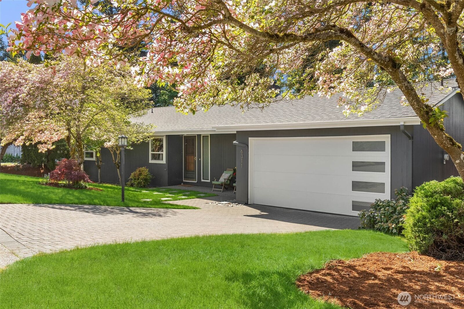 Property Photo:  6311  121 Avenue SE  WA 98006 