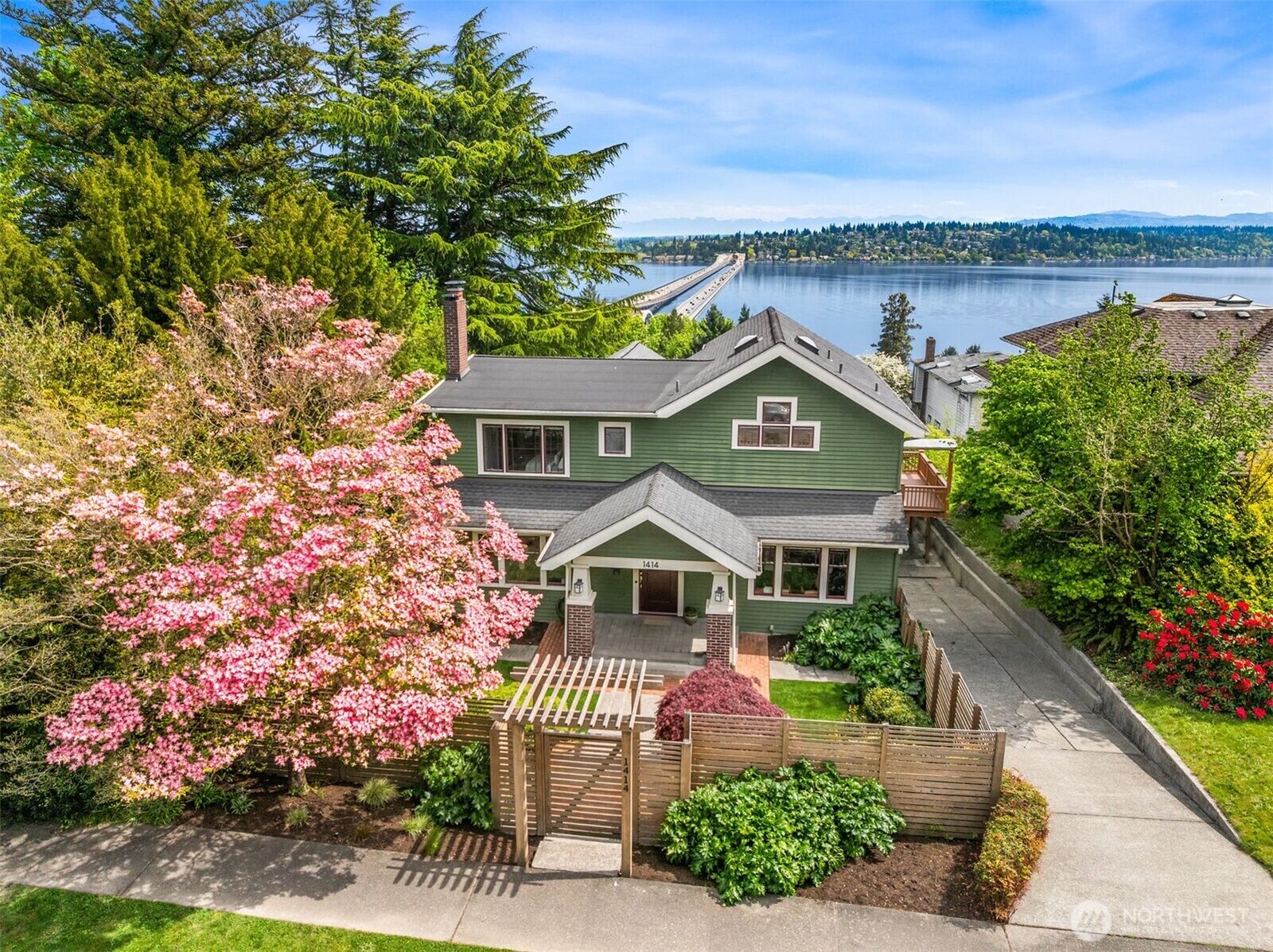 Property Photo:  1414  Lake Washington Boulevard S  WA 98144 