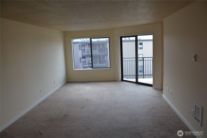 Property Photo:  1070  5th Avenue S 307  WA 98020 