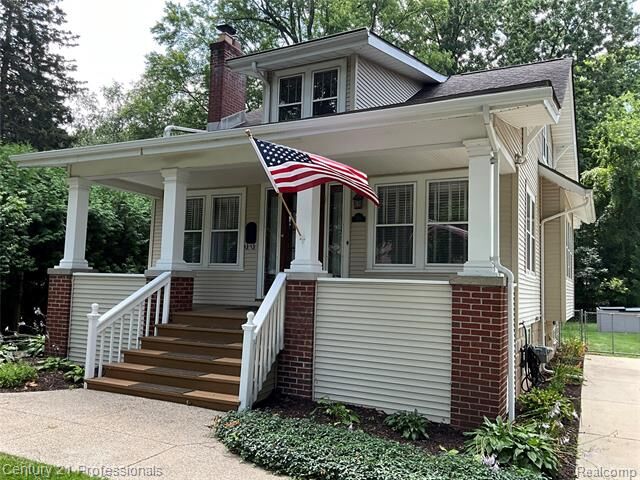 Property Photo:  216 Woodside Road  MI 48073 