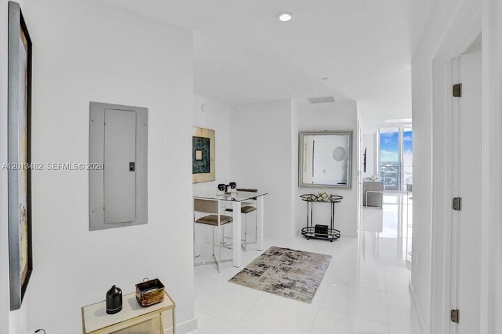 Property Photo:  851 NE 1st Ave 2900  FL 33132 