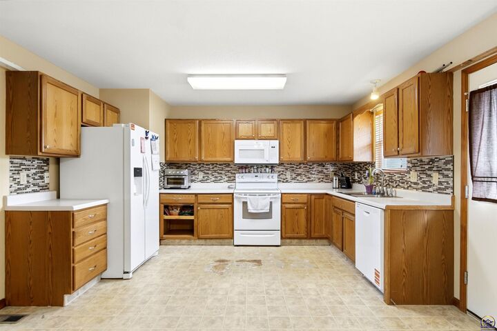 Property Photo:  6845 SW 18th St  KS 66615 