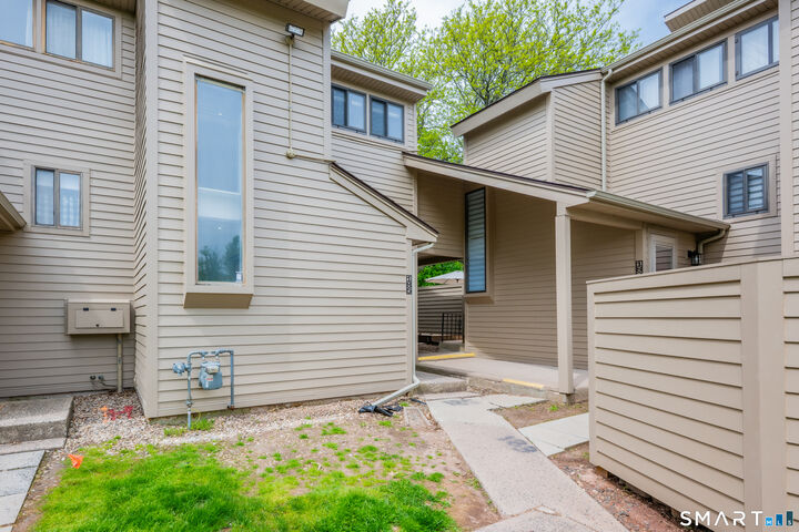 Property Photo:  185 Spring Street 185  CT 06109 