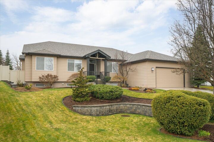 Property Photo: 718 S Shelley Lake Ln WA 99037