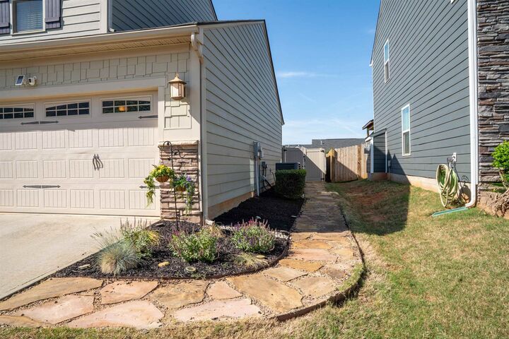 Property Photo:  609 Windward Lane  SC 29334 