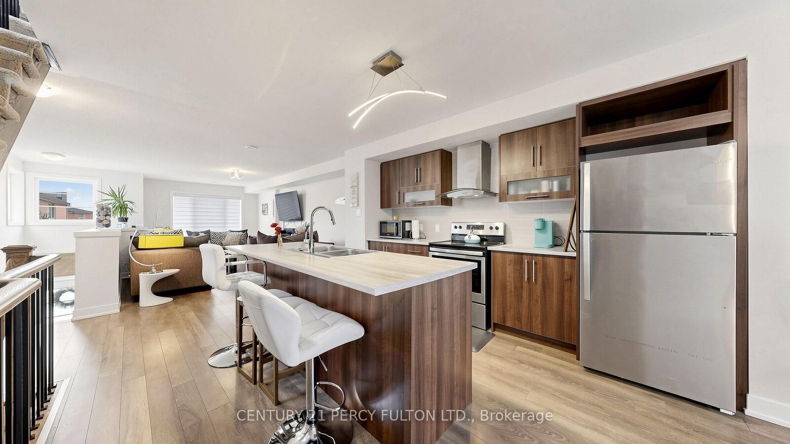 Photo de la propriété:  71 Donald Fleming Way  ON L1R 0N8 