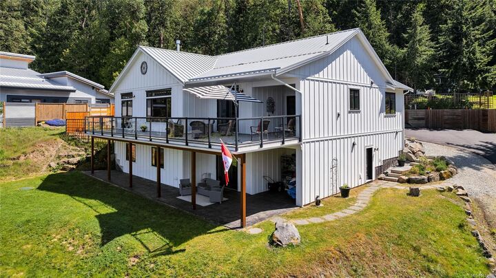 Property Photo: 347 Collins Rd BC V8K 2N1