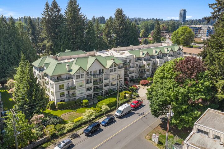 Property Photo:  33280 E Bourquin Crescent 408  BC V2S 7K2 