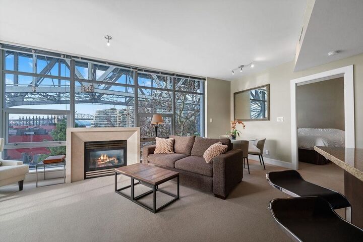 Property Photo:  628 Kinghorne Mews 505  BC V6Z 3A9 